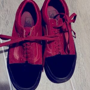 Vans old skool Red and Black Sneakers with Suede Upper - size men’s 7.5
